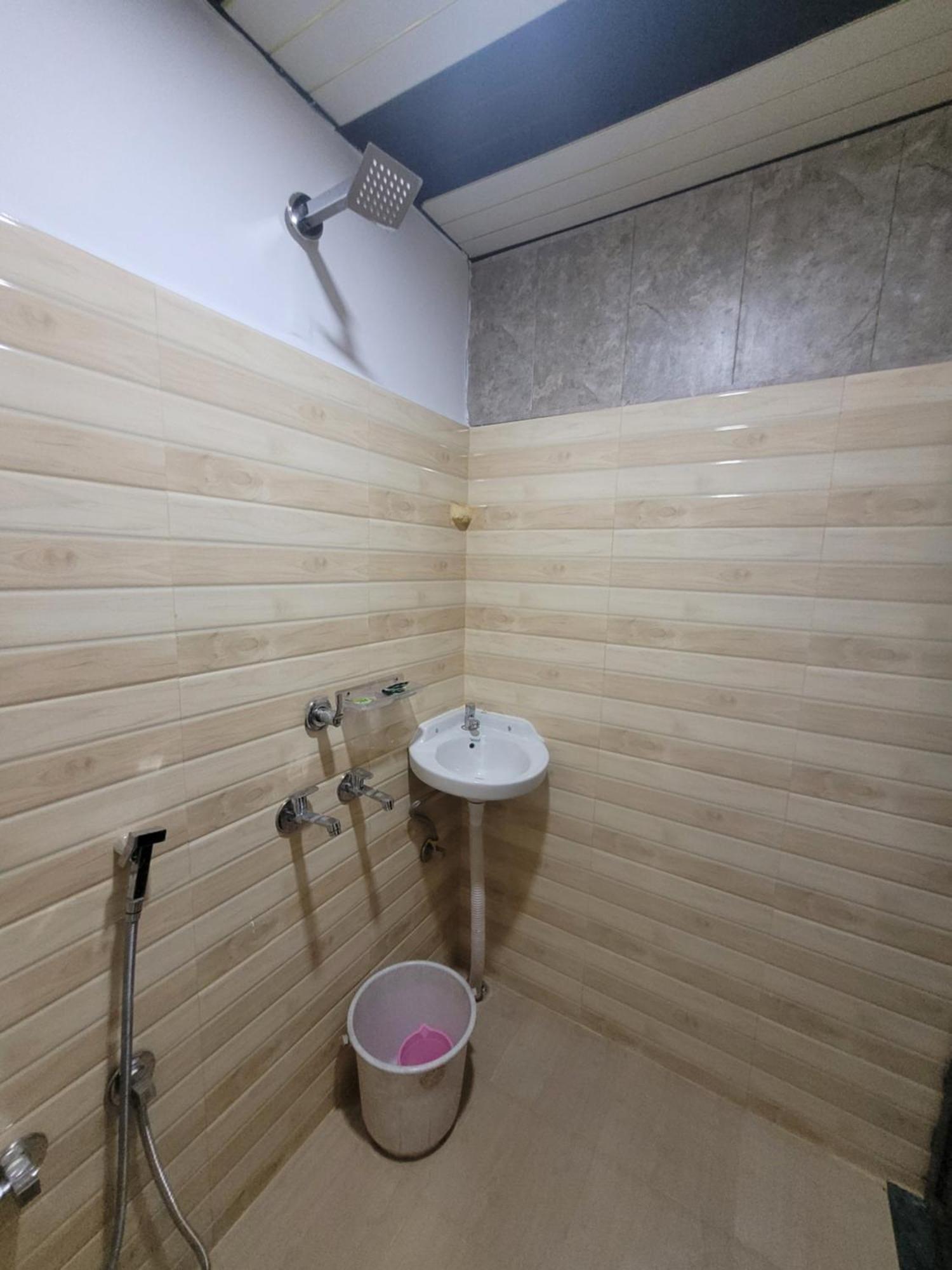 Pushpa Vatika Hotel Faizabad Exterior photo